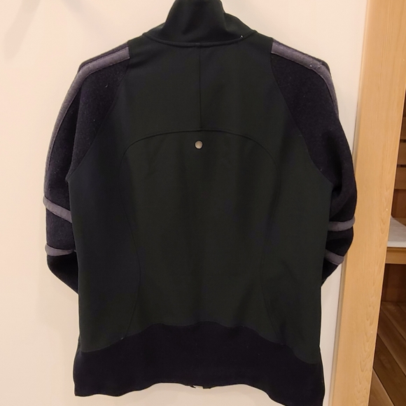 Lululemon jacket/ Medium - Picture 2 of 6